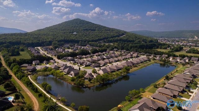 3020 Greenway Circle SE, Owens Cross Roads, AL 35763