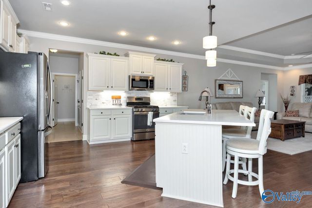 3020 Greenway Circle SE, Owens Cross Roads, AL 35763