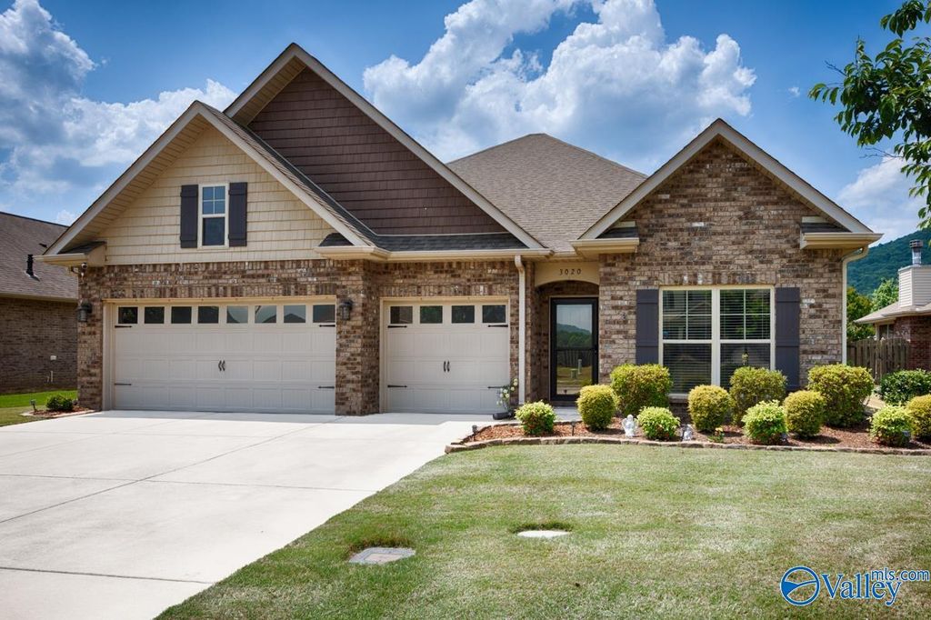 3020 Greenway Circle SE, Owens Cross Roads, AL 35763