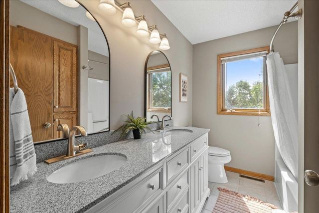 794 Interlachen Draw, Woodbury, MN 55125