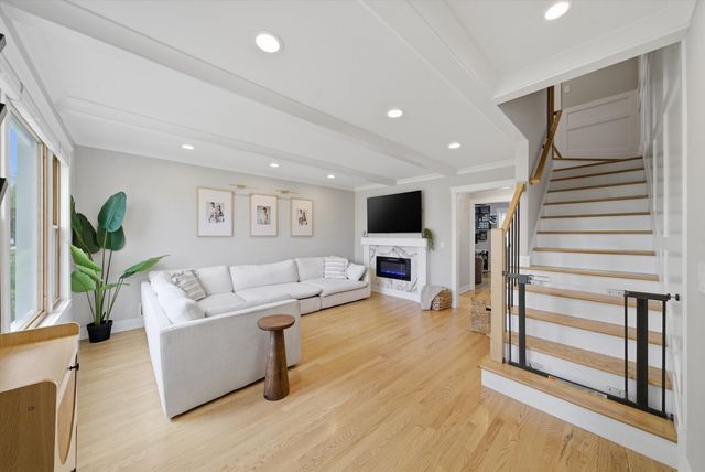5204 S Oak Park Avenue, Chicago, IL 60638
