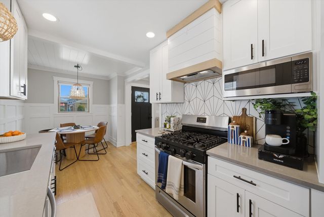 5204 S Oak Park Avenue, Chicago, IL 60638