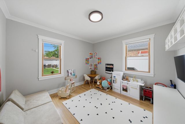 5204 S Oak Park Avenue, Chicago, IL 60638