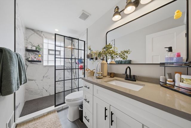 5204 S Oak Park Avenue, Chicago, IL 60638