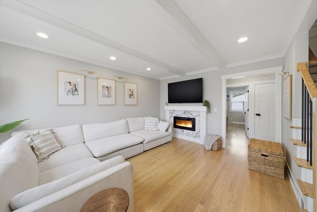 5204 S Oak Park Avenue, Chicago, IL 60638