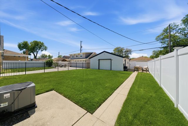 5204 S Oak Park Avenue, Chicago, IL 60638