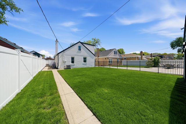 5204 S Oak Park Avenue, Chicago, IL 60638
