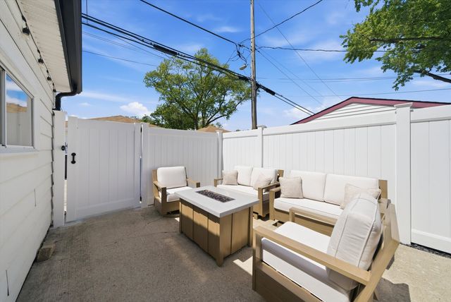 5204 S Oak Park Avenue, Chicago, IL 60638
