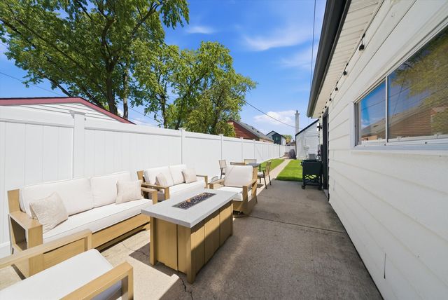 5204 S Oak Park Avenue, Chicago, IL 60638