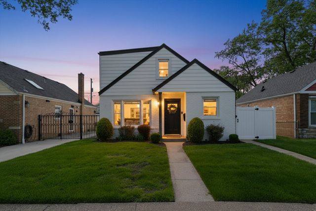 5204 S Oak Park Avenue, Chicago, IL 60638