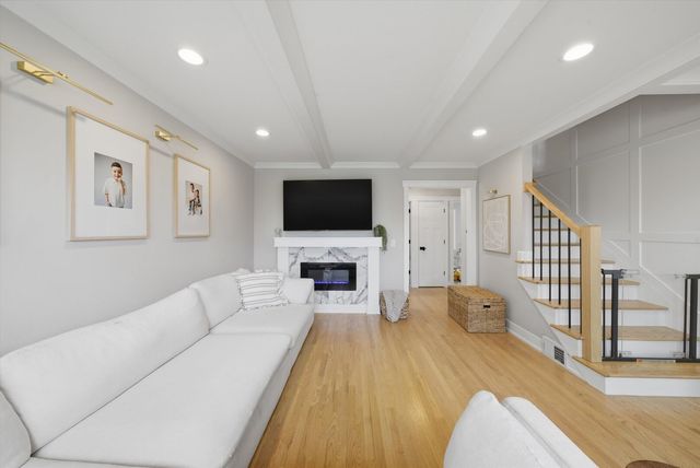 5204 S Oak Park Avenue, Chicago, IL 60638