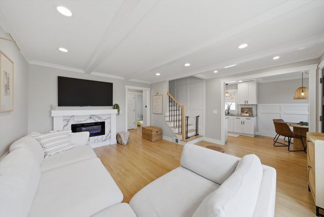 5204 S Oak Park Avenue, Chicago, IL 60638