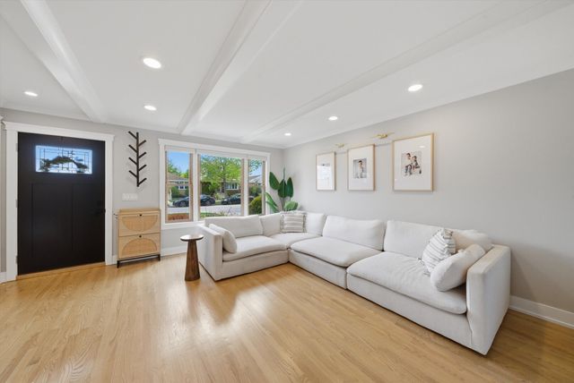 5204 S Oak Park Avenue, Chicago, IL 60638