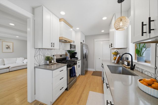 5204 S Oak Park Avenue, Chicago, IL 60638