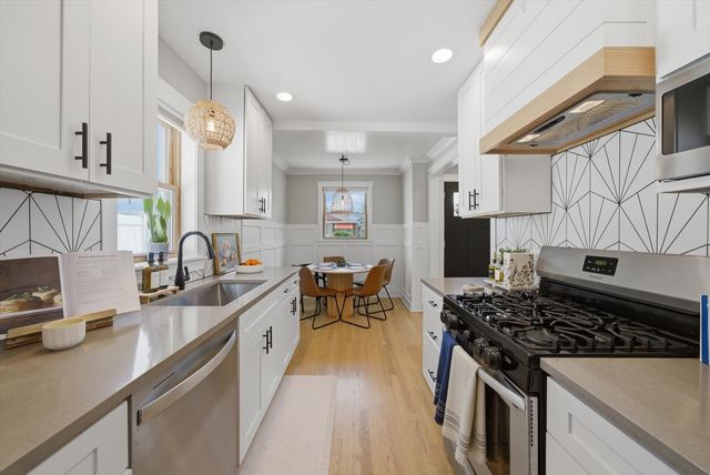5204 S Oak Park Avenue, Chicago, IL 60638