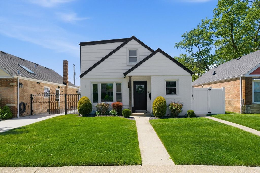 5204 S Oak Park Avenue, Chicago, IL 60638