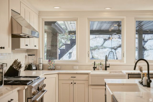 667 WILDFLOWER CIR, North Salt Lake, UT 84054