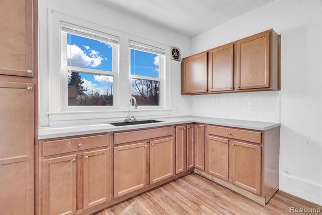 5573 Montclair Street, Detroit, MI 48213