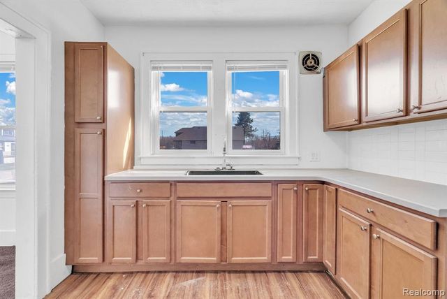 5573 Montclair Street, Detroit, MI 48213