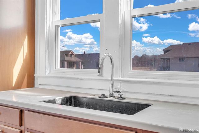 5573 Montclair Street, Detroit, MI 48213