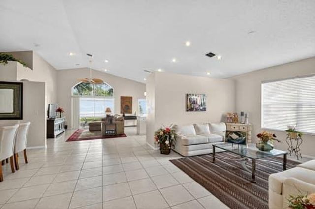 10299 Utopia Circle W, Boynton Beach, FL 33437