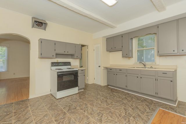 416 S State Street, Chandler, IN 47610