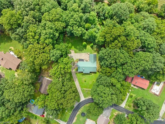 1111 Forest Lane, Thomasville, NC 27360