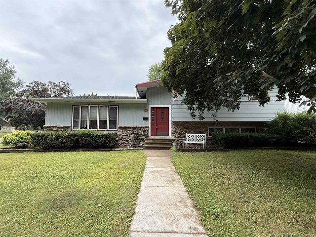 182 S HUMPHREY CIRCLE, Shawano, WI 54166