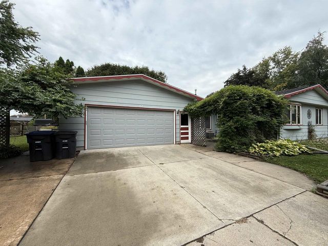 182 S HUMPHREY CIRCLE, Shawano, WI 54166