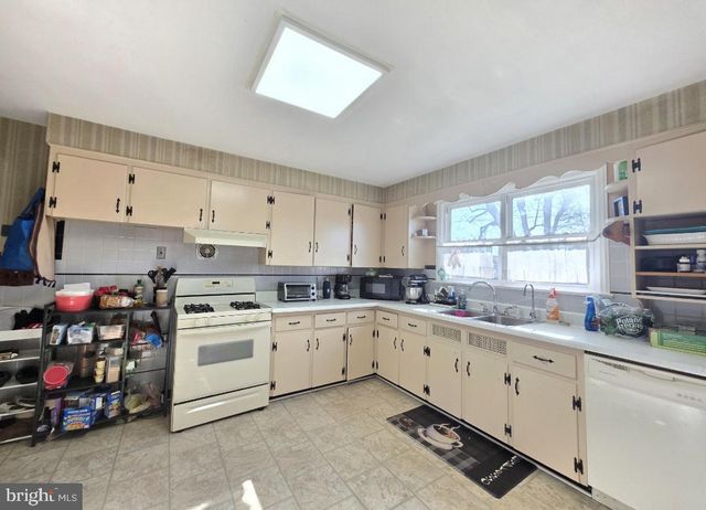 882 SAWYER AVE, Vineland, NJ 08360