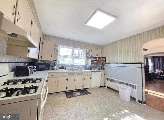 882 SAWYER AVE, Vineland, NJ 08360