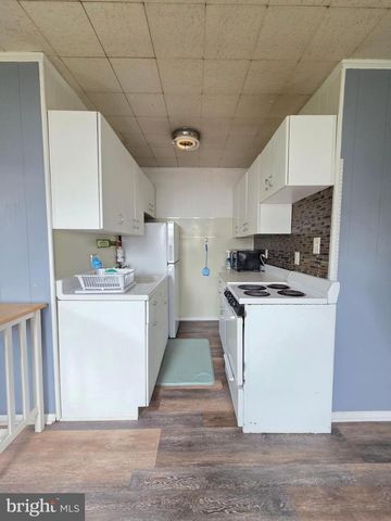 882 SAWYER AVE, Vineland, NJ 08360