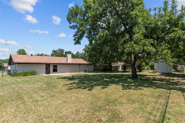2008 Maplewood Drive, Gainesville, TX 76240