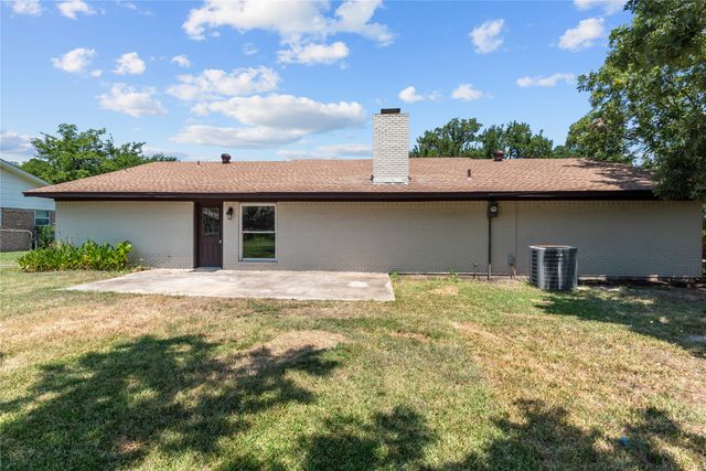 2008 Maplewood Drive, Gainesville, TX 76240