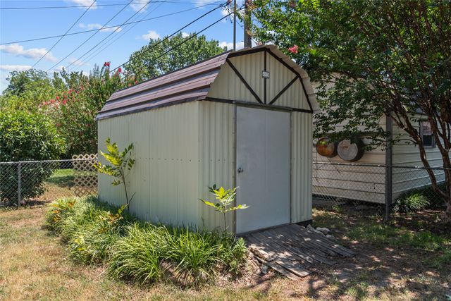 2008 Maplewood Drive, Gainesville, TX 76240