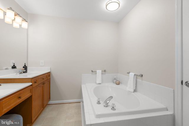 11248 SUMMERLAKE BLVD, Fredericksburg, VA 22407