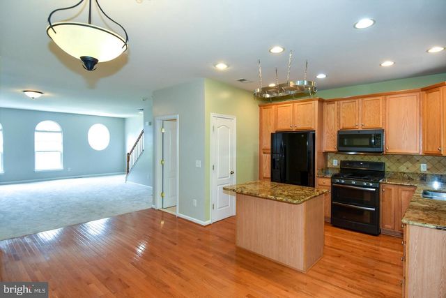 7810 LOCUST LEAF LN, Alexandria, VA 22315