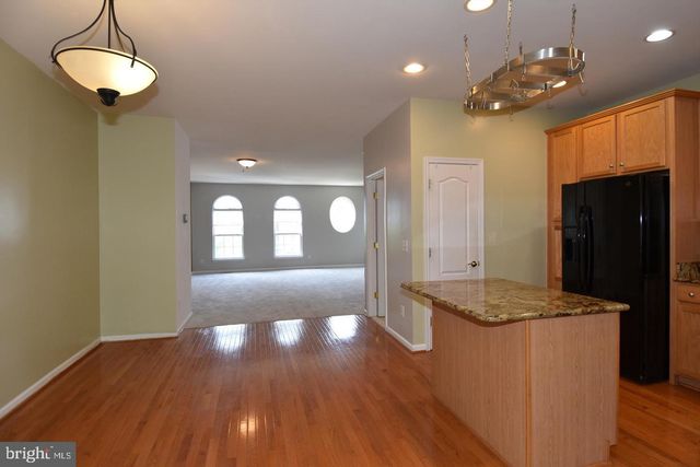 7810 LOCUST LEAF LN, Alexandria, VA 22315