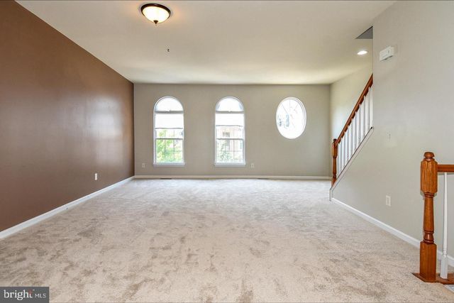 7810 LOCUST LEAF LN, Alexandria, VA 22315