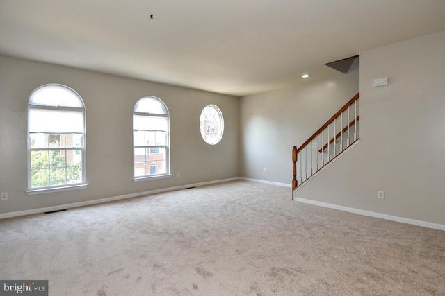 7810 LOCUST LEAF LN, Alexandria, VA 22315