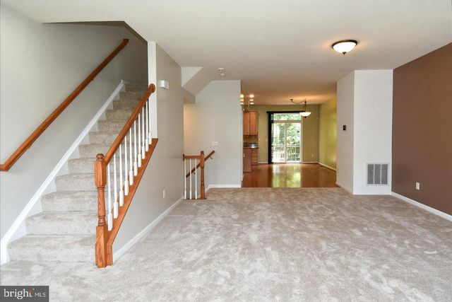 7810 LOCUST LEAF LN, Alexandria, VA 22315