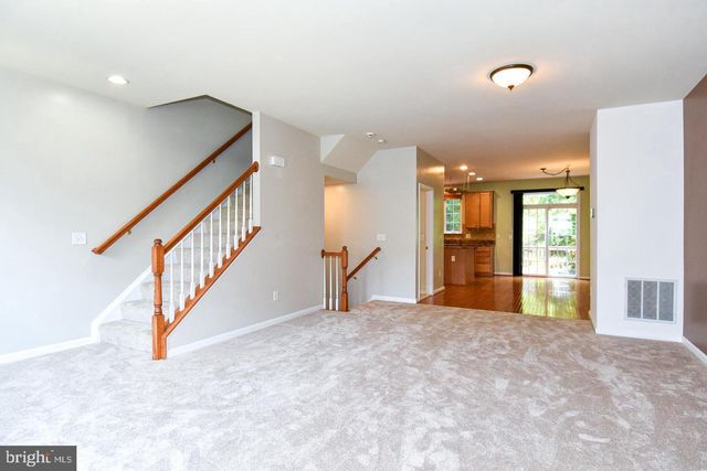7810 LOCUST LEAF LN, Alexandria, VA 22315