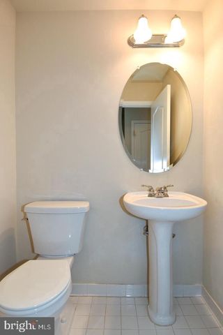7810 LOCUST LEAF LN, Alexandria, VA 22315