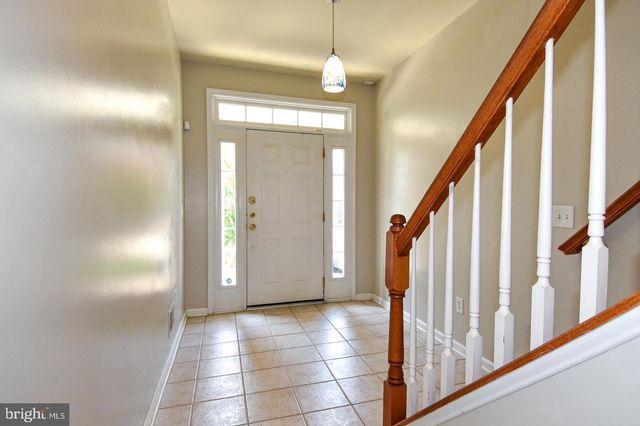 7810 LOCUST LEAF LN, Alexandria, VA 22315