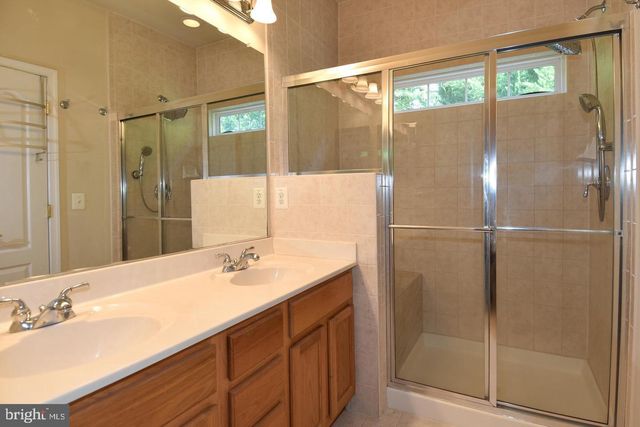 7810 LOCUST LEAF LN, Alexandria, VA 22315