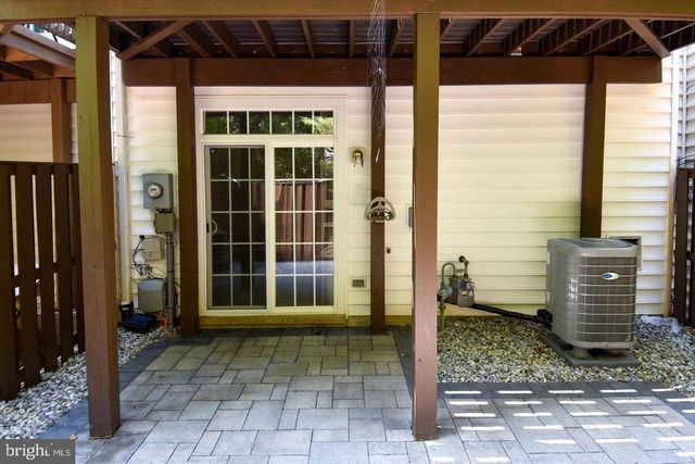 7810 LOCUST LEAF LN, Alexandria, VA 22315