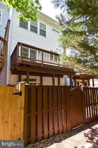 7810 LOCUST LEAF LN, Alexandria, VA 22315