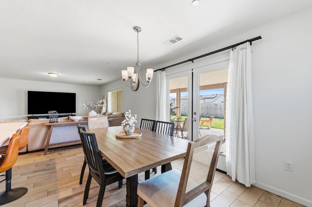 2131 W Ambassador Way, Hanford, CA 93230