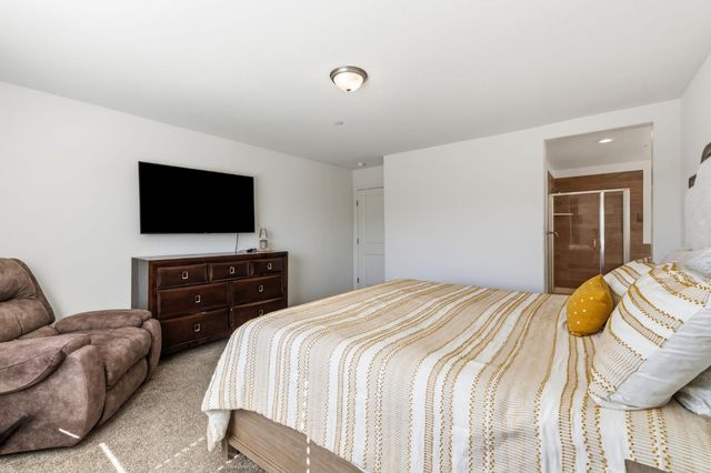 2131 W Ambassador Way, Hanford, CA 93230