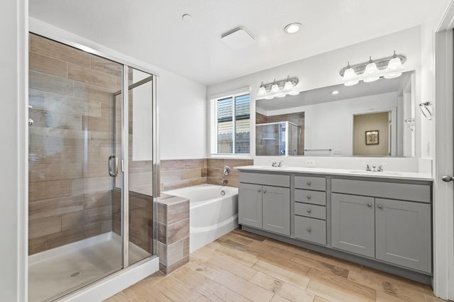 2131 W Ambassador Way, Hanford, CA 93230